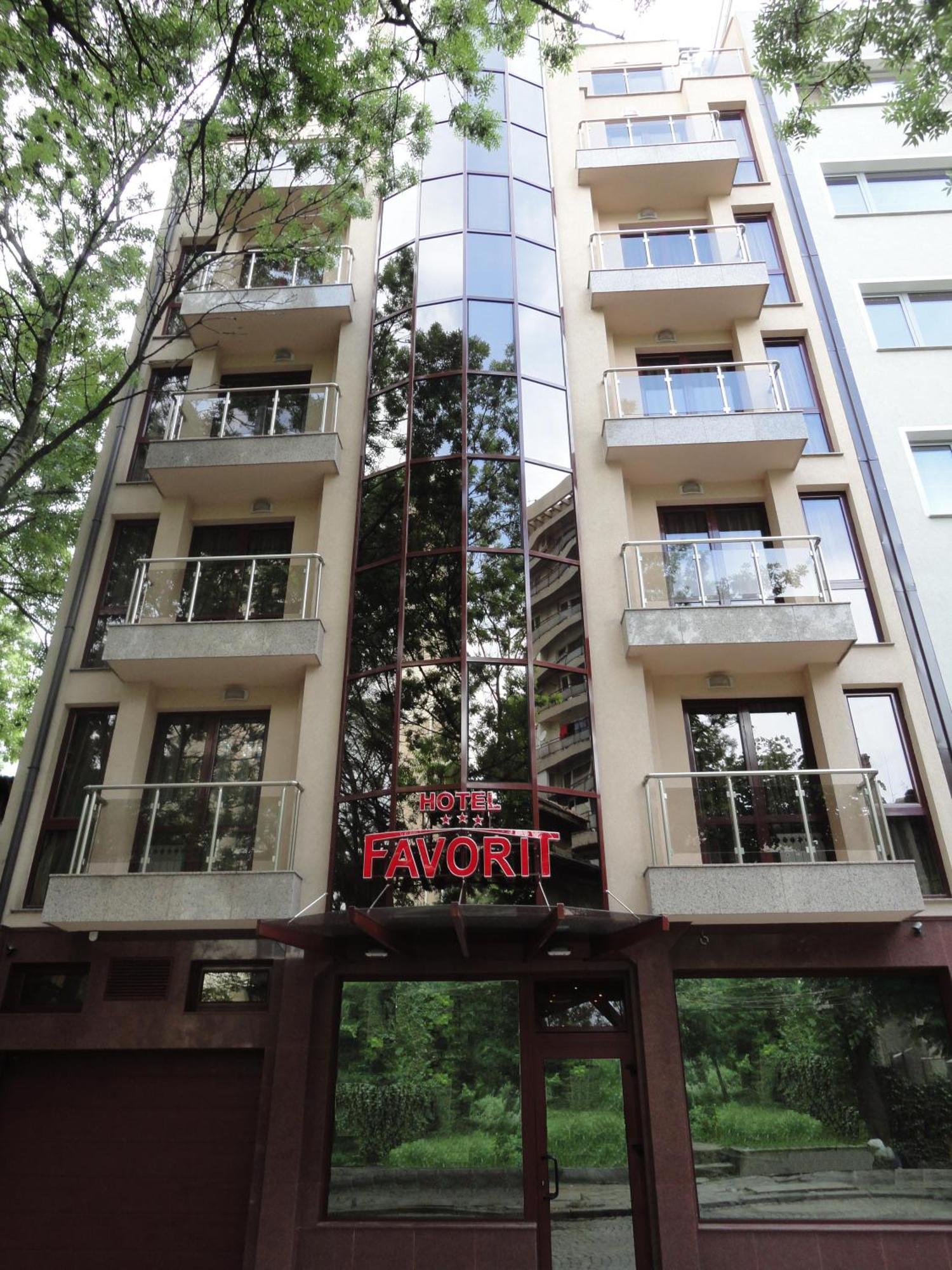 Hotel Favorit 3*